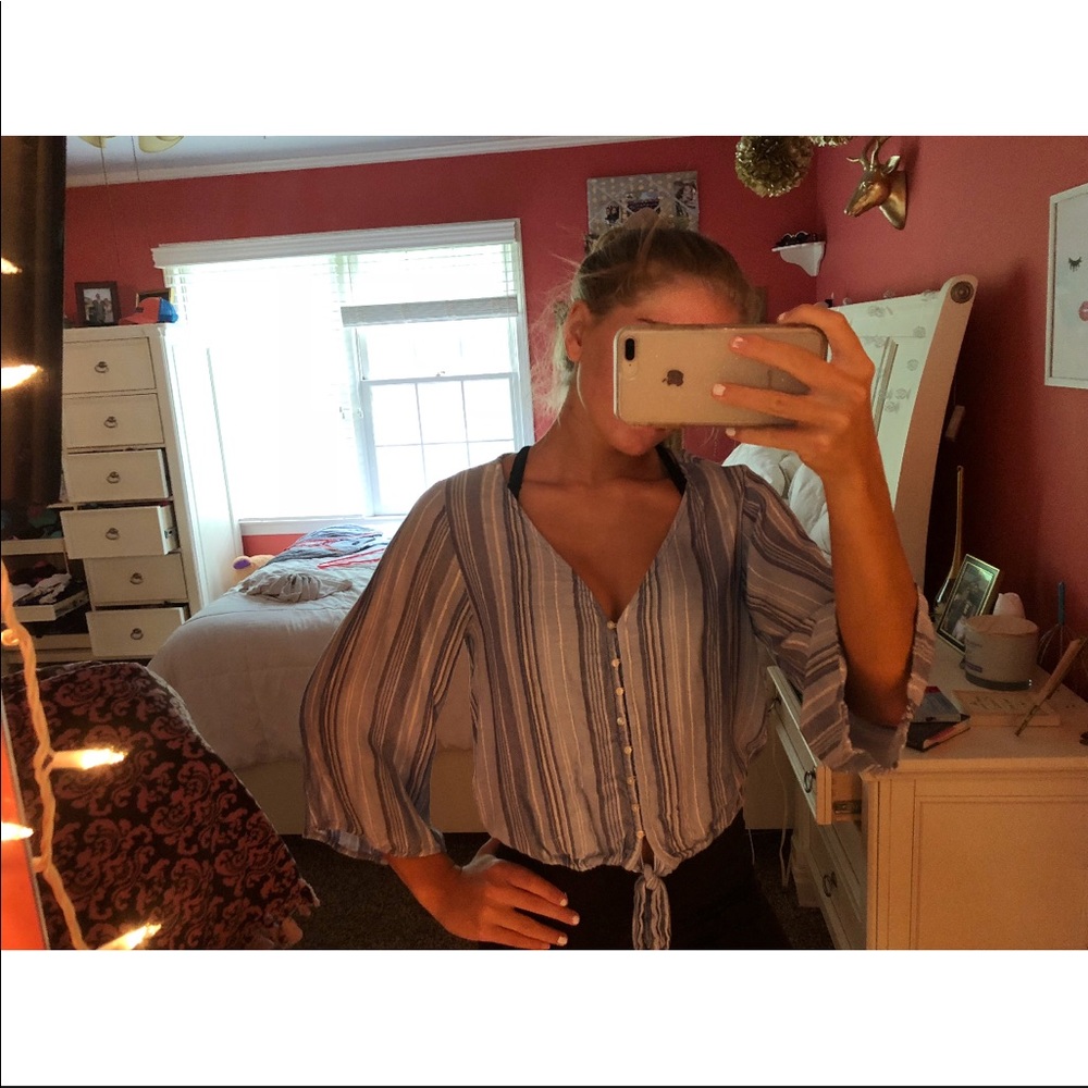 SOLD: AE flowy blouse